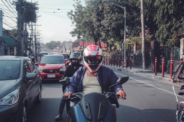 Comment installer un système d'éclairage LED sous les sièges d'une voiture de luxe pour une ambiance personnalisée ?